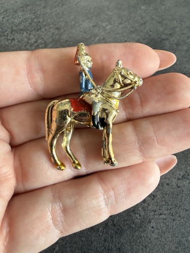 Vintage queens guard soldier - vintage,