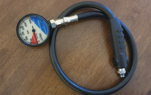 Diving pressure gauge