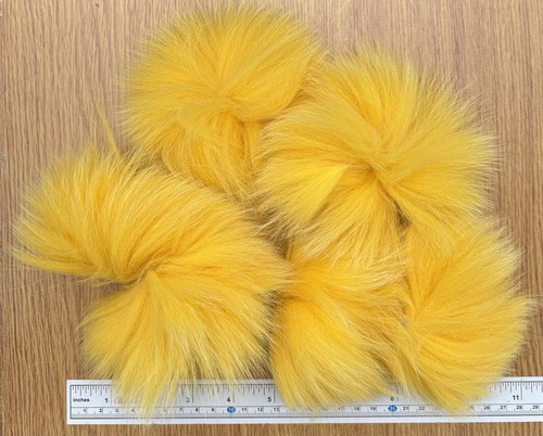 Arctic fox tail - tail., yellow
