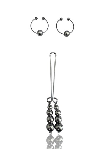 Nipple labia non piercing - &,