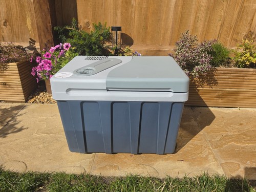 Electric car refrigerator