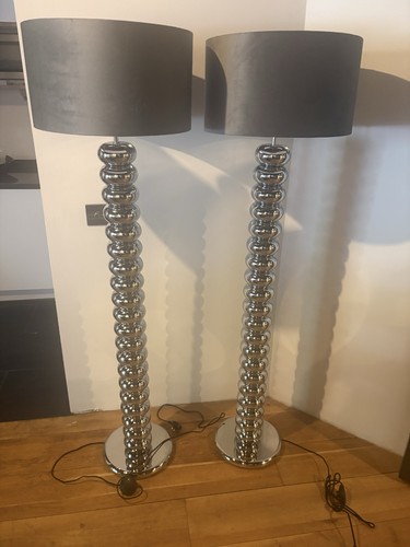 Pair next floor standing - of,