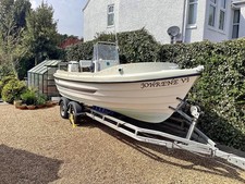 superb fast fishing boat