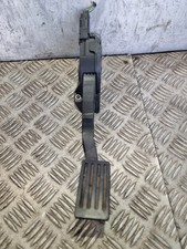 VOLVO V40 CROSS ACCELERATOR