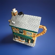 Annie Rowe 'Rovers Return' Coronation Street Novelty Teapot Perfect Condition