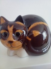 Quail Cat - Lupin. Beautiful ceramic cat 3"x4.5"/8cmx11cm. Excellent condition.