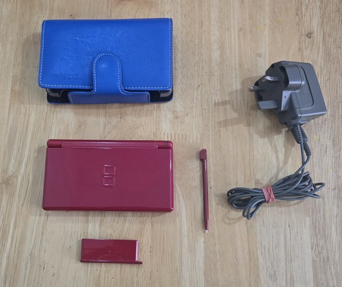 Nintendo lite red handheld - ds,
