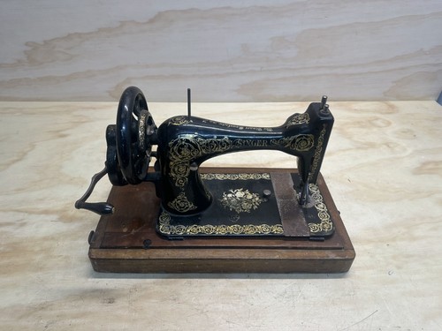Vintage singer hand - singer, crank