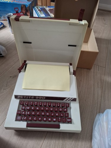 Petite 990 vintage typewriter - 990,