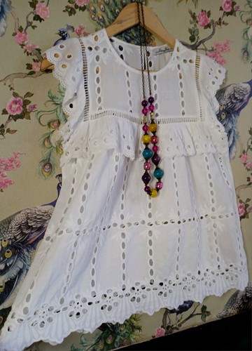Vintage style white - , broderie