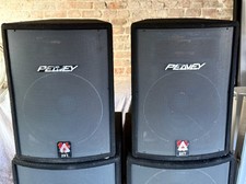 2 x PEAVEY 2XT 15" PA / DJ