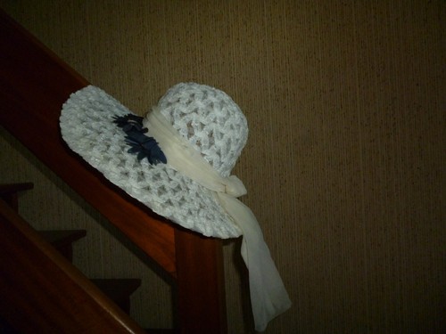Pretty vintage 1972 white navy - pretty,