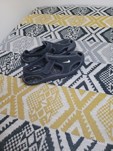 Vgc boys black nike sunray - *vgc,