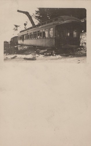 Trolley wreck recovery - wreck, winter