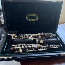 Howarth S20 English Thumbplate Oboe, case carry case, reeds. Excellent condition