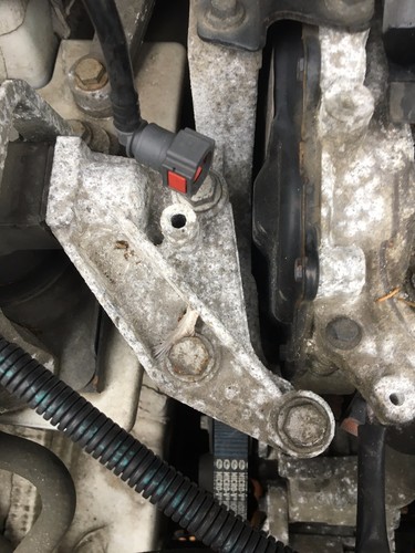 Top engine mount right - engine,