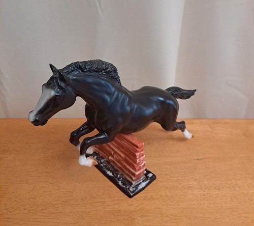 Breyer 401291 black jumping - black,