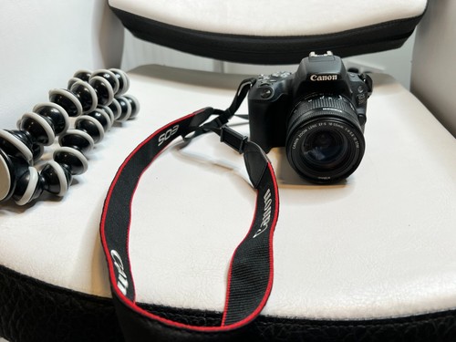 Canon 200d with tripod - canon,