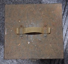 OLD VINTAGE RADIO OR TV VALVES IN METAL BOX TIN  1O X VALVES