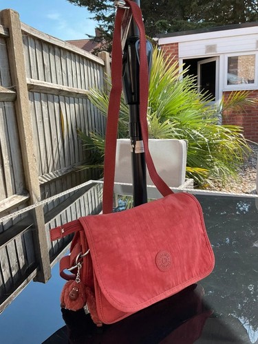 Kipling louiza brick red