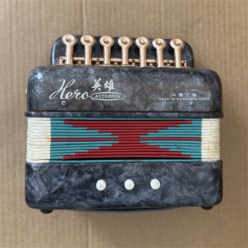 Hero small button - button, accordion