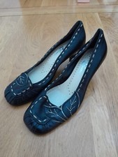 Court Shoes Size 3 uk / 36 eu Black Bata stitched round toe