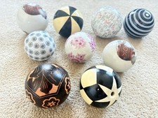 9 Ceramic Vintage vintage blue and white x 11 carpet balls decorative ornaments