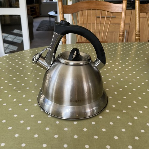 Whistling kettle for gas - for, or
