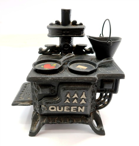 Vintage queen cast - vintage, iron