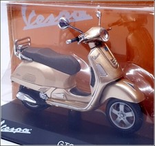 Altaya 1/18 Scale Diecast #3 - 2017 Piaggio Vespa GTS 300 - Gold