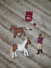 Schleich stable hand, shetland mare and foal grooming kit with 2 brushes