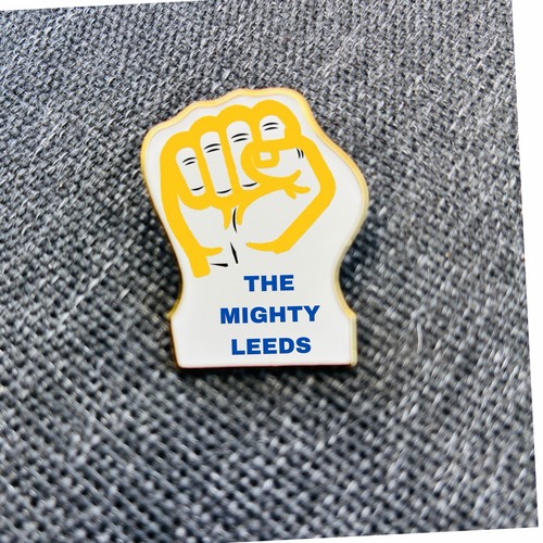 Leeds utd etc - pin, badge