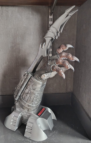 Life size predator - size,