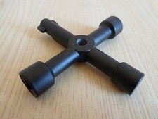 Electrician Plumber Utility Access Key Gas Meter Switch Panel Radiator Lamppost 