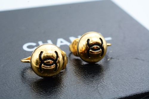 Chanel logo gold tone - cc,