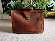 VINTAGE CLASSIC BROWN LEATHER BRIEFCASE GLADSTONE DOCTORS BAG For Restoration 