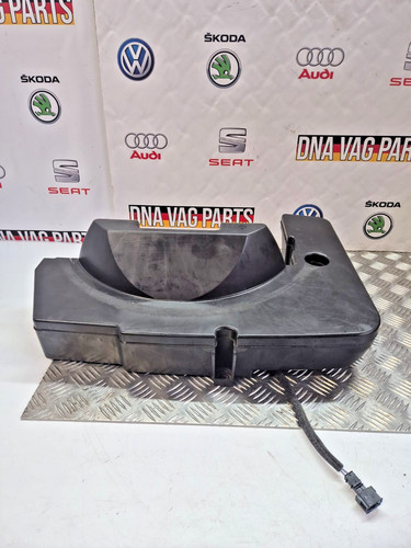 Audi 2010 subwoofer - audi, b8