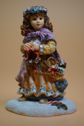 Collectible figurine young - figurine,