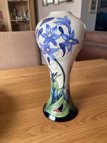 Large 2005 moorcroft fly - large, away