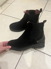 White Stuff Black Chelsea