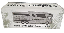 Atlas Editions 4649111 Scania P380 Oakley Horsebox Ally Stobart Sport 1:76 Boxed