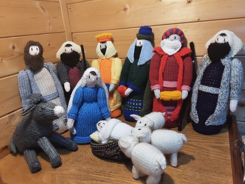 Complete hand knitted - a,