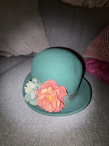 Emerald green wool felt cloche - emerald,