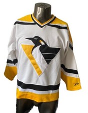 PITTSBURGH PENGUINS HOCKEY JERSEY Vintage 1990s NHL Pro Player S/M Shirt Top