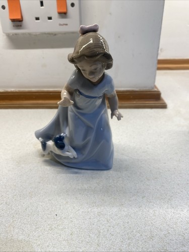 Lladro type figurine - maker, nao