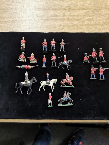 Old vintage soldiers - old,