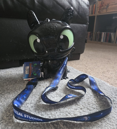 Universal studios toothless - universal,