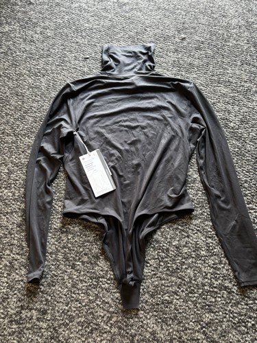 Black lululemon turtleneck - black,