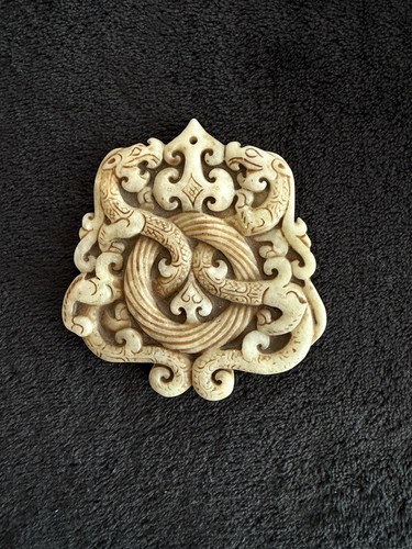 Beautiful vintage hand carved - beautiful,