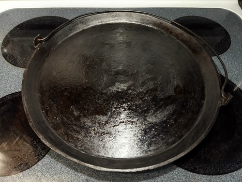 Cast iron bail griddle pizza